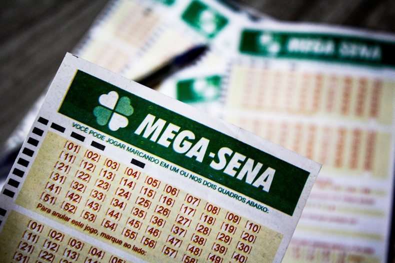 Mega-Sena paga terno